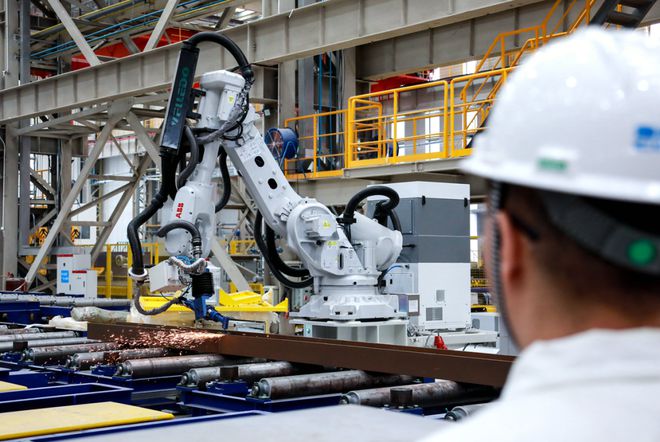 我国首个海洋油气装备制造'智能工厂'成功投产，引领海洋工程装备研发新篇章