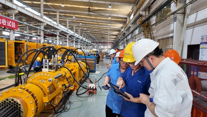 我国自主研制首套5万吨级拉力千斤顶牵引装船系统交付，海洋工程装备研发再攀高峰