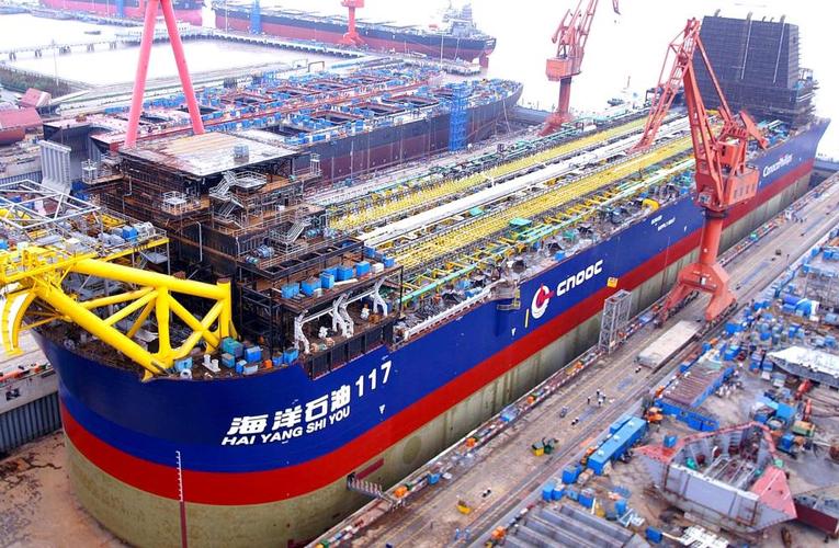 标志着这项世界级的海洋工程进入了关键的码头系泊